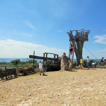 Village * Premantura