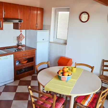 Village Apartment *